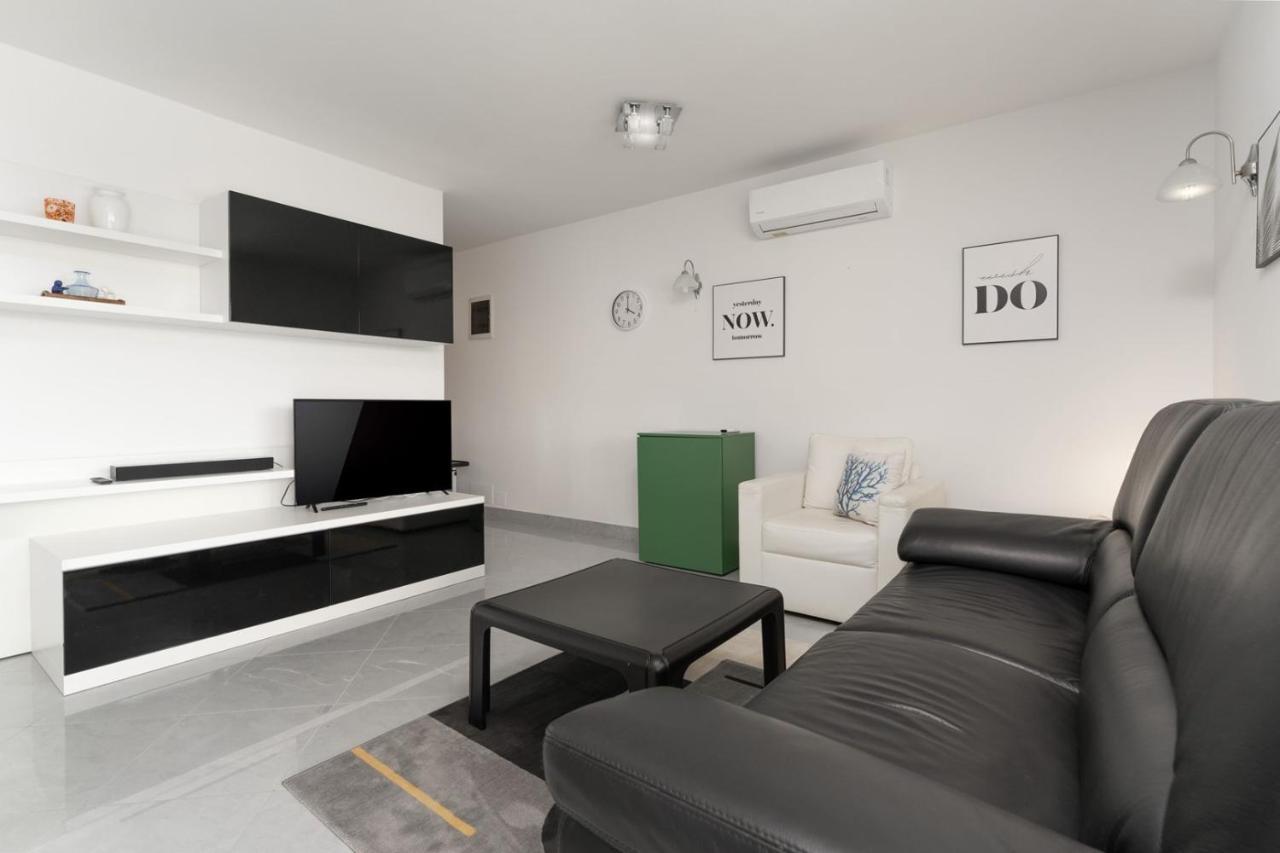 Apartment Sky By Seeadria Agency Novigrad  ภายนอก รูปภาพ